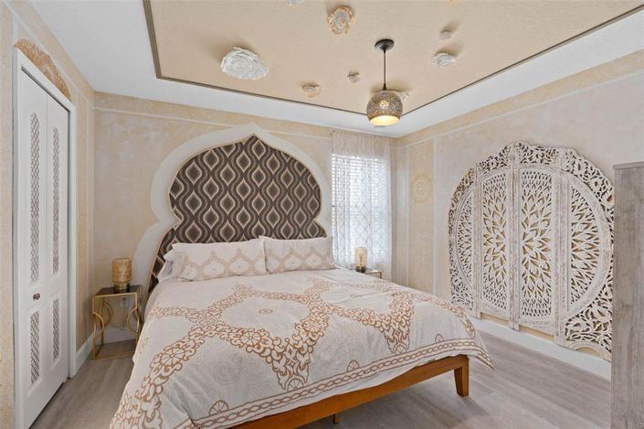 Image No.38-8 Bed Property for sale