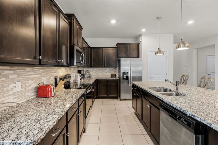 Image No.10-8 Bed Property for sale