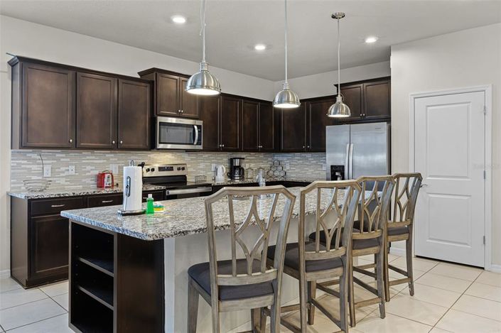 Image No.11-8 Bed Property for sale