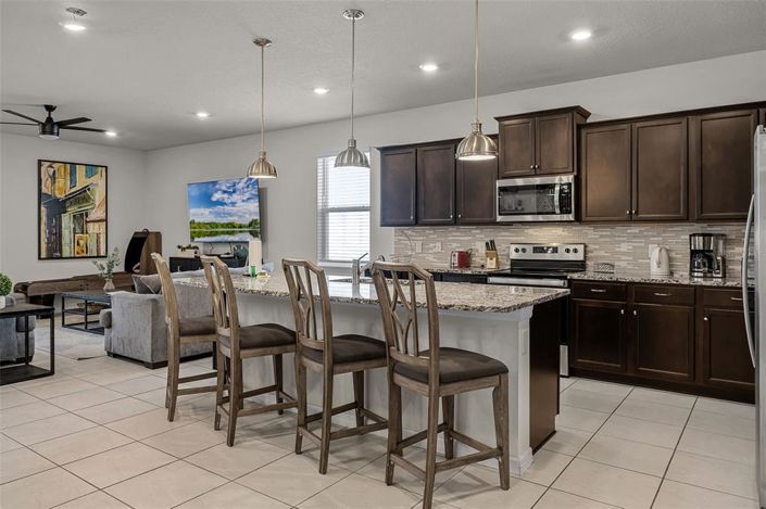 Image No.12-8 Bed Property for sale