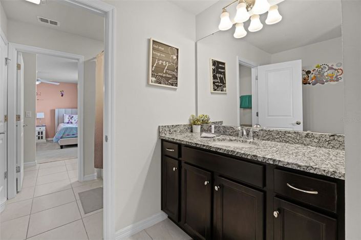 Image No.30-8 Bed Property for sale