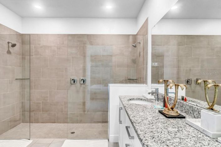 Image No.30-Propriété de 6 chambres à vendre à Reunion