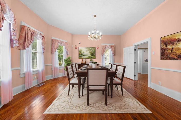 Image No.10-4 Bed Property for sale