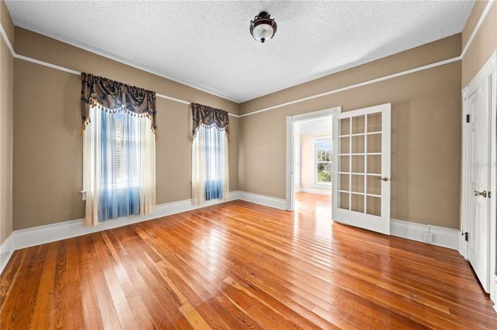 Image No.20-4 Bed Property for sale