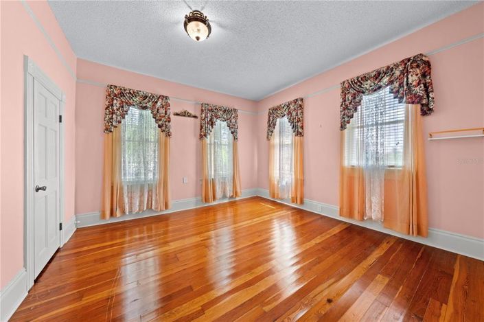 Image No.21-4 Bed Property for sale