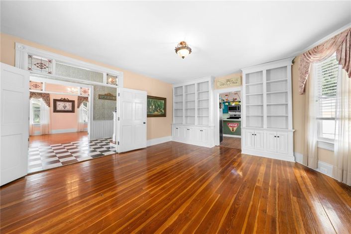 Image No.56-4 Bed Property for sale