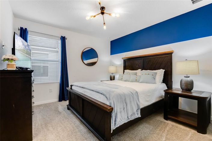 Image No.20-7 Bed Property for sale