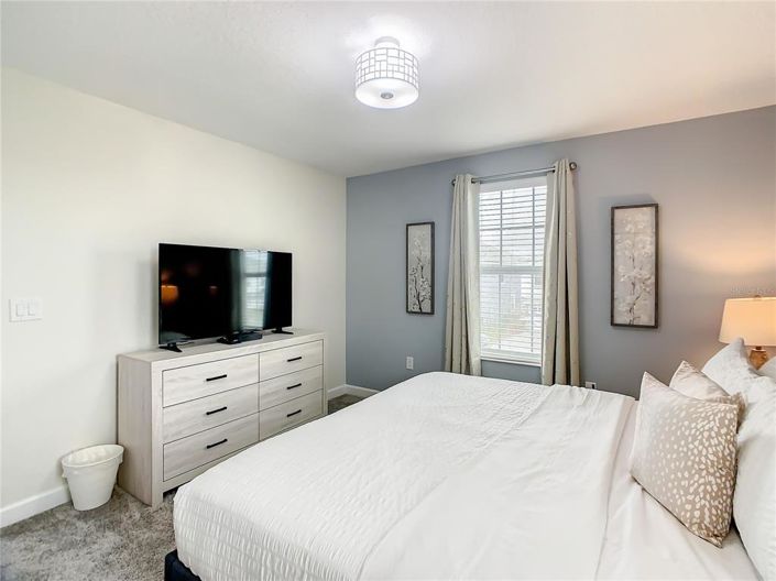 Image No.10-8 Bed Property for sale