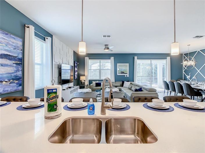 Image No.18-8 Bed Property for sale