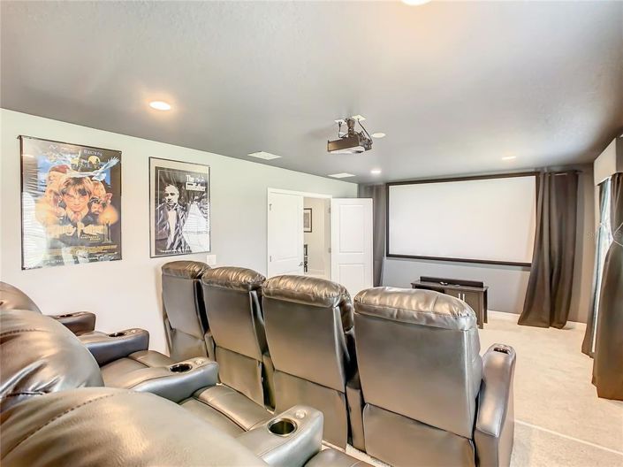 Image No.6-8 Bed Property for sale