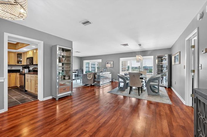 Image No.9-2 Bed Property for sale