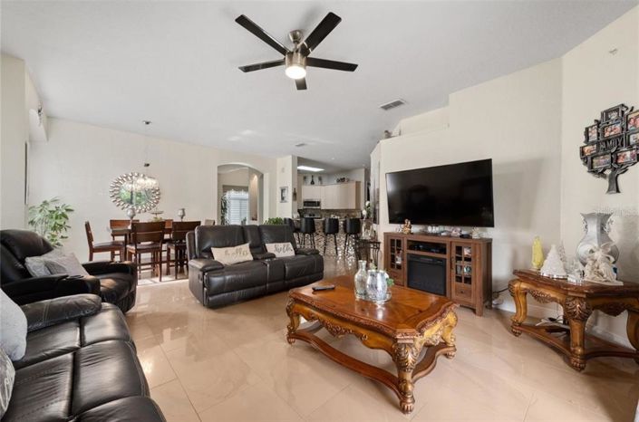 Image No.4-Propriété de 4 chambres à vendre à Kissimmee