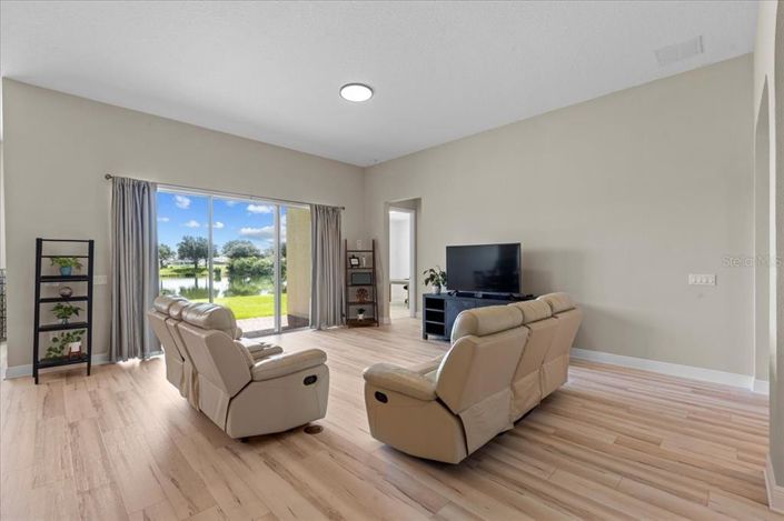 Image No.7-Propriété de 3 chambres à vendre à Kissimmee