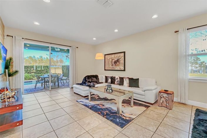 Image No.10-8 Bed Property for sale