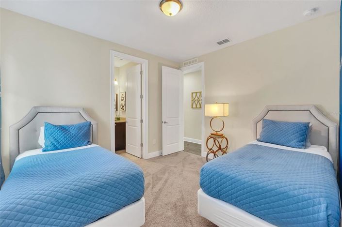 Image No.12-8 Bed Property for sale