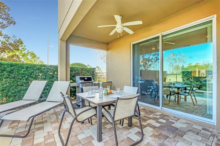 Image No.17-8 Bed Property for sale