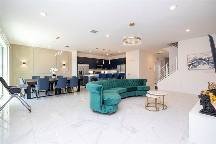 Image No.21-9 Bed Property for sale