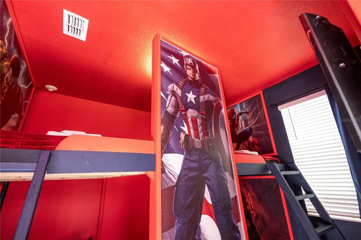 Image No.28-9 Bed Property for sale