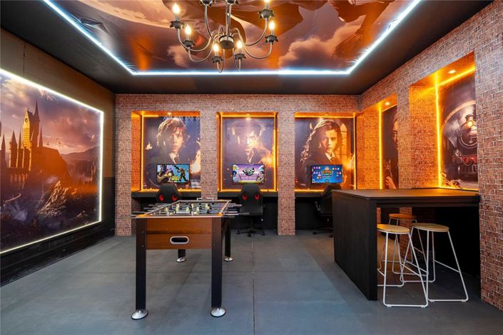 Image No.8-9 Bed Property for sale