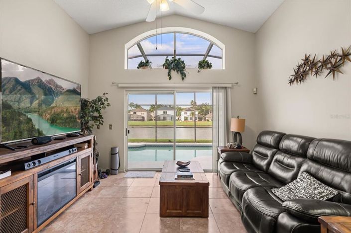 Image No.5-Propriété de 5 chambres à vendre à Kissimmee