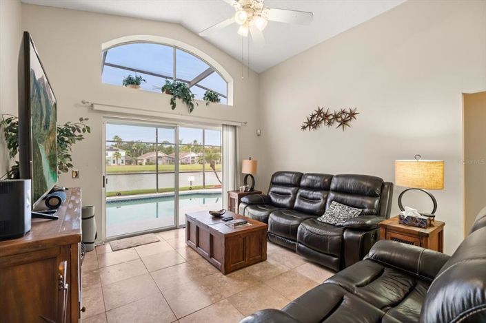 Image No.6-Propriété de 5 chambres à vendre à Kissimmee