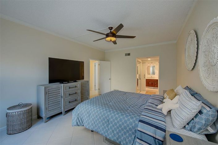 Image No.13-2 Bed Property for sale