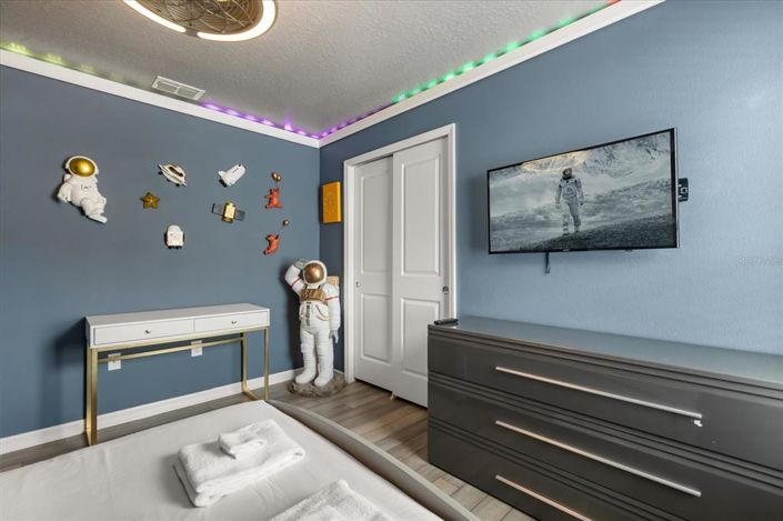 Image No.24-10 Bed Property for sale