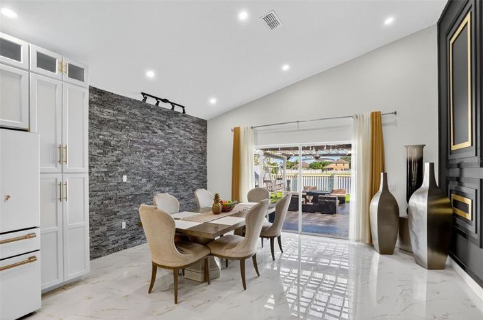 Image No.11-5 Bed Property for sale