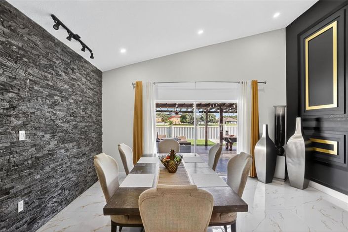 Image No.12-5 Bed Property for sale