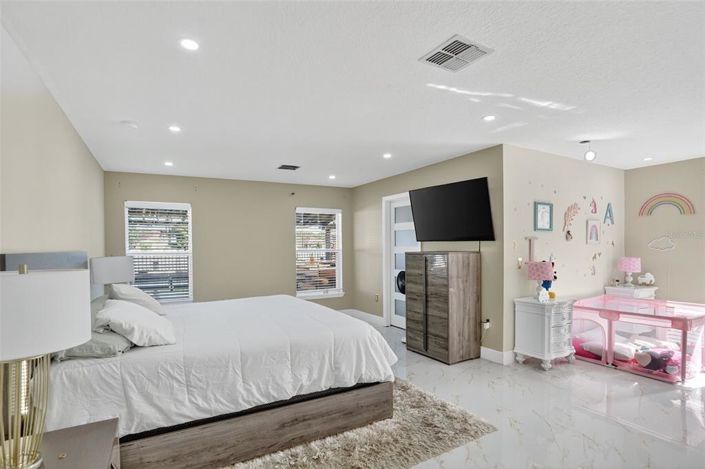 Image No.15-5 Bed Property for sale