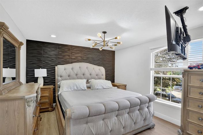 Image No.18-5 Bed Property for sale