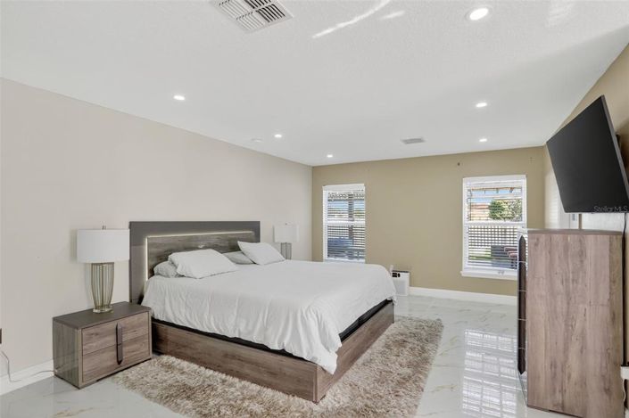 Image No.24-5 Bed Property for sale