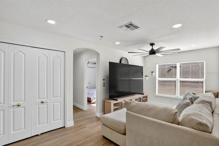 Image No.28-5 Bed Property for sale