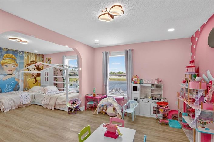 Image No.33-5 Bed Property for sale