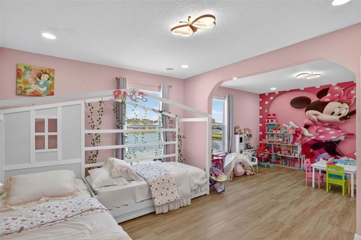 Image No.34-5 Bed Property for sale