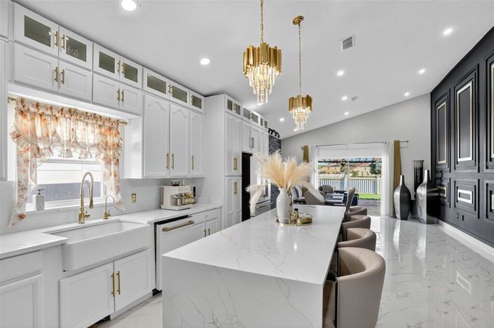 Image No.9-5 Bed Property for sale