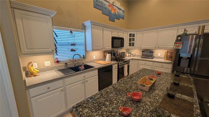 Image No.8-3 Bed Property for sale