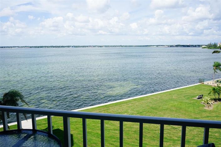 Image No.10-2 Bed Property for sale