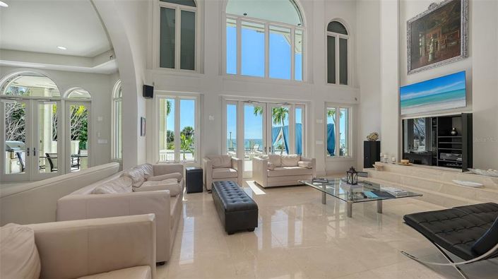 Image No.11-6 Bed Property for sale