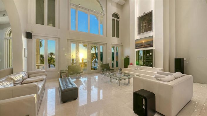 Image No.12-6 Bed Property for sale