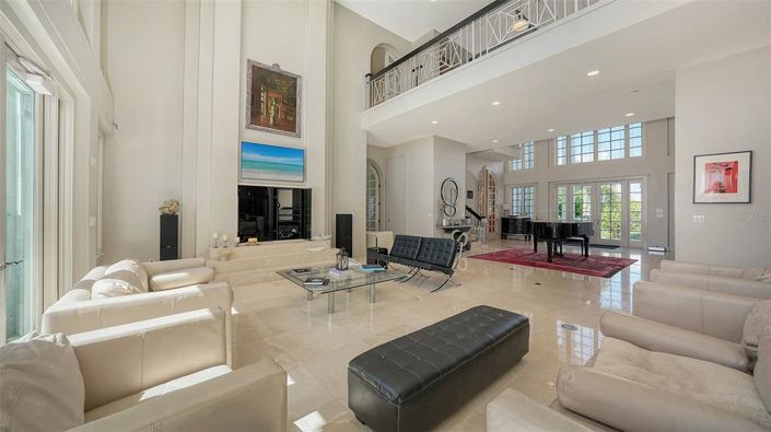 Image No.14-6 Bed Property for sale