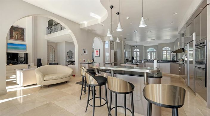 Image No.16-6 Bed Property for sale