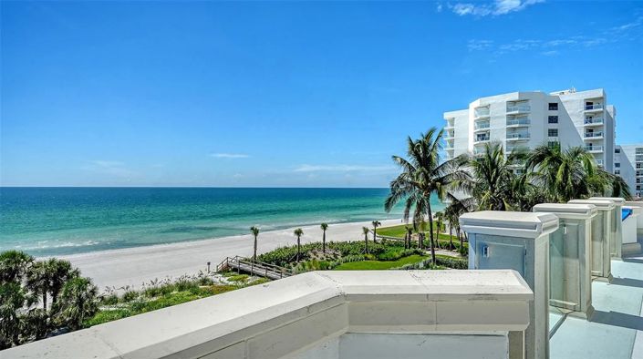 Image No.24-6 Bed Property for sale