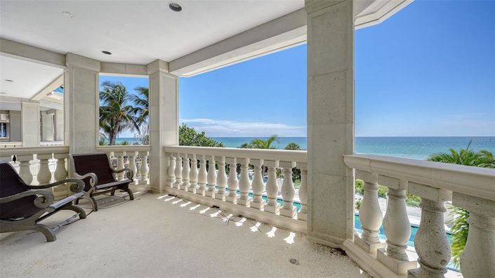 Image No.28-6 Bed Property for sale