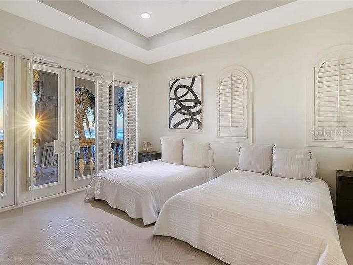 Image No.31-6 Bed Property for sale