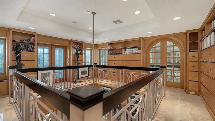 Image No.38-6 Bed Property for sale