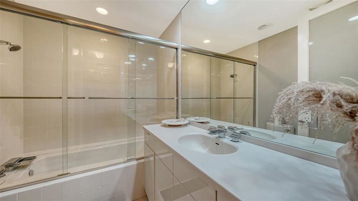 Image No.39-6 Bed Property for sale