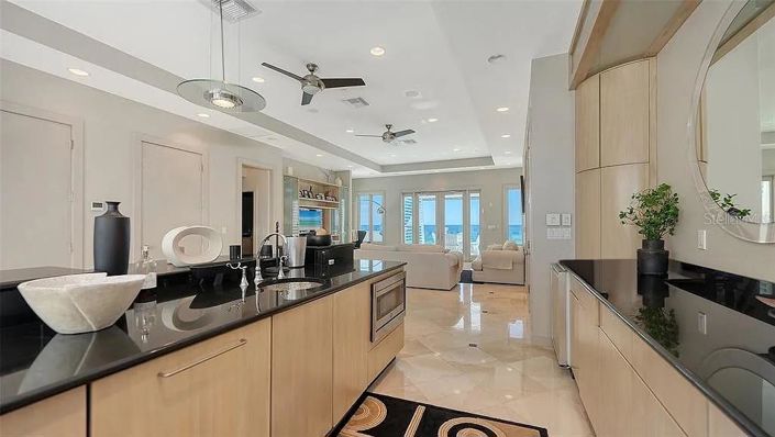 Image No.47-6 Bed Property for sale