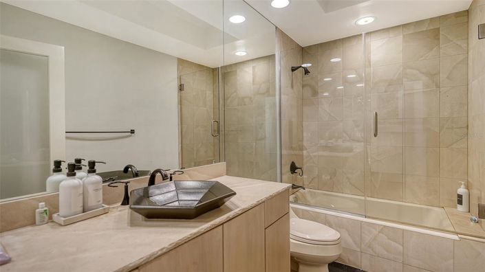 Image No.51-6 Bed Property for sale