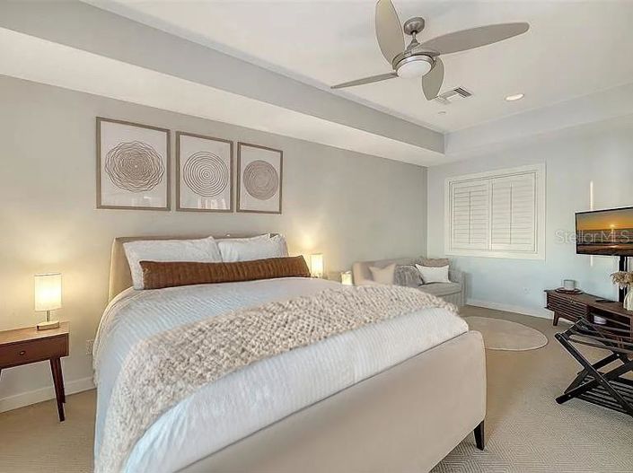 Image No.55-6 Bed Property for sale